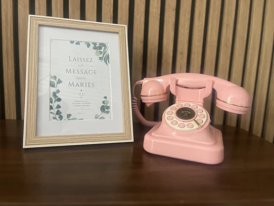 Téléphone vintage livre d'or audio